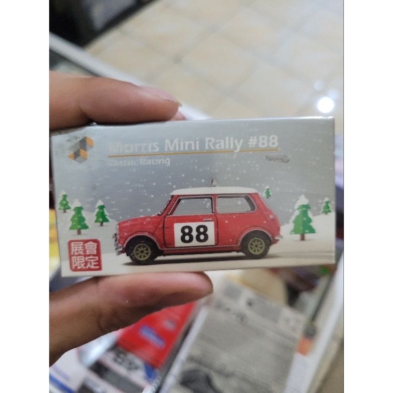tiny diecast morris mini rally snow