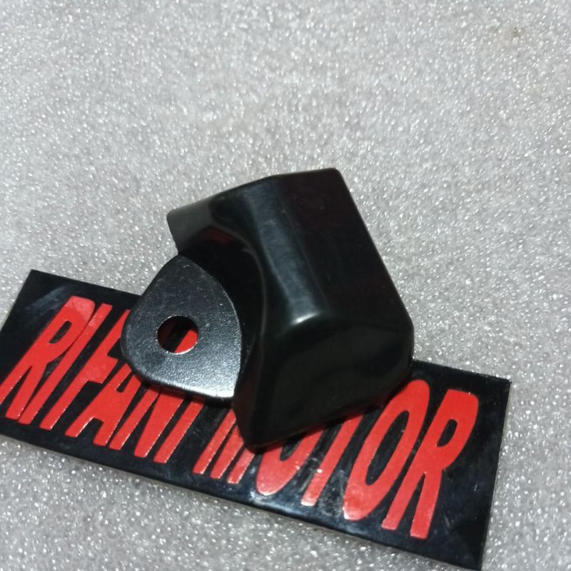 Stopper pintu bagasi mobil Toyota Innova original