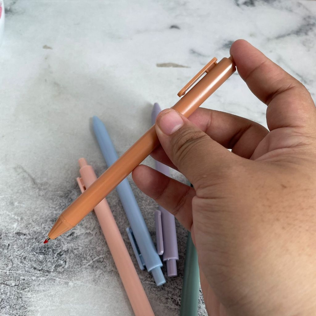 

Pen Mekanik Pastel Colour Tinta Gel Hitam Ready 5 Warna Lucu Imut Bolpen Unik Alat Tulis Sekolah dan Kantor Kekinian Bisa Grosir dan COD