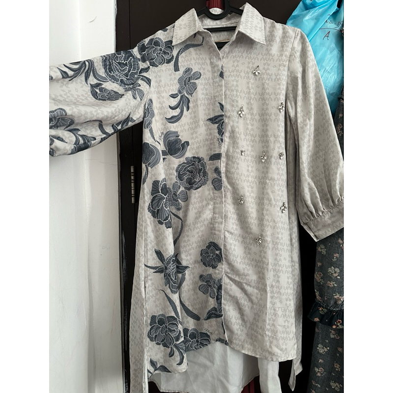 PRELOVED LAGOSI TUNIK WEARING KLAMBY