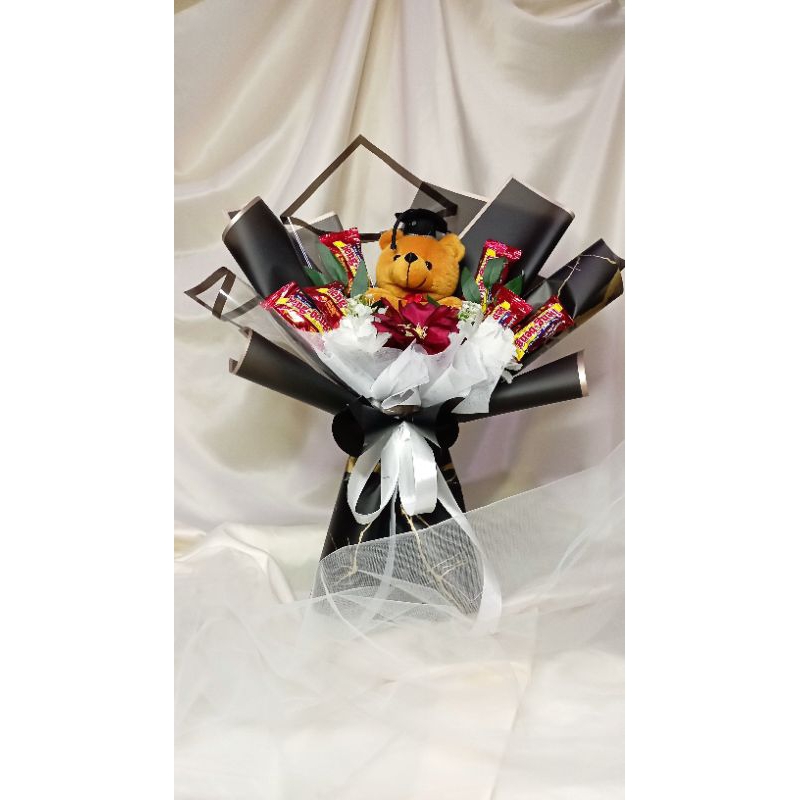 

BUKET BONEKA MIX SNACK SPESIAL WISUDA