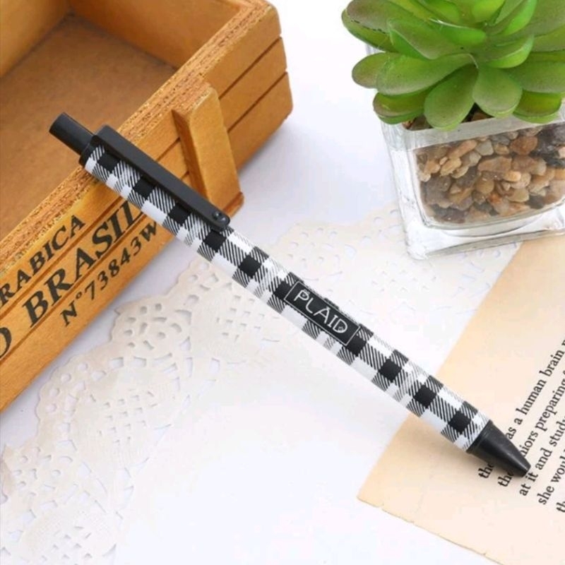 

PENA RANDOM PLAID PULPEN MEKANIK 0,5MM PEN GEL RETRACTABLE BLACK AESTHETIC