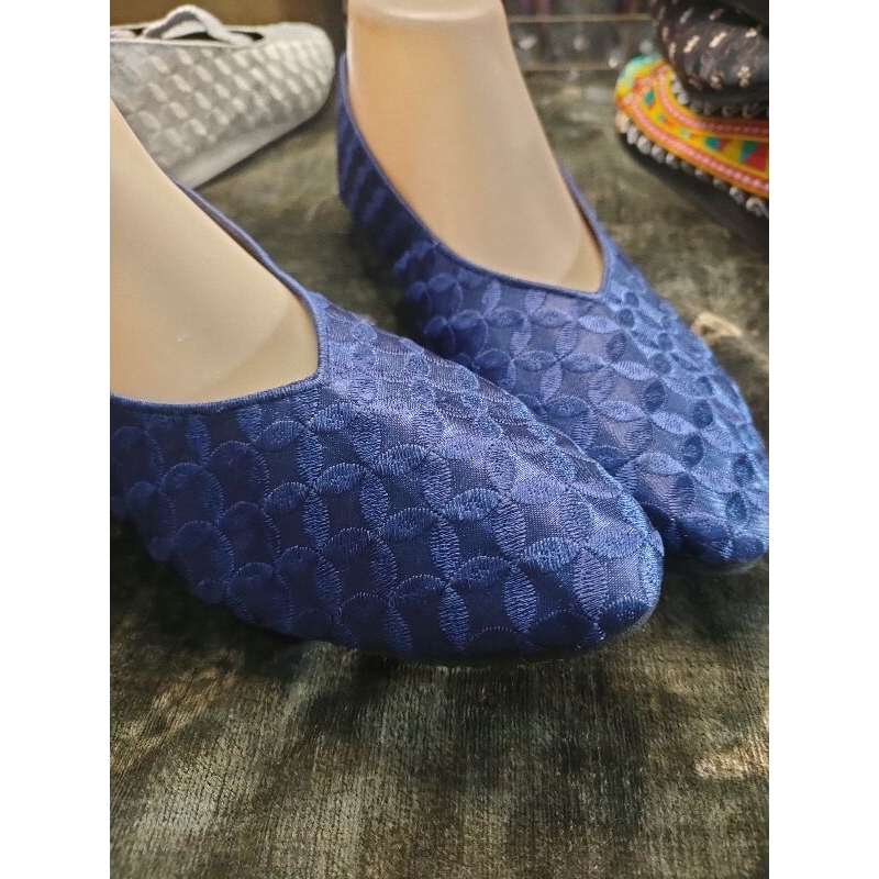 Sepatu Bordir Polos Motif Bunga Navy