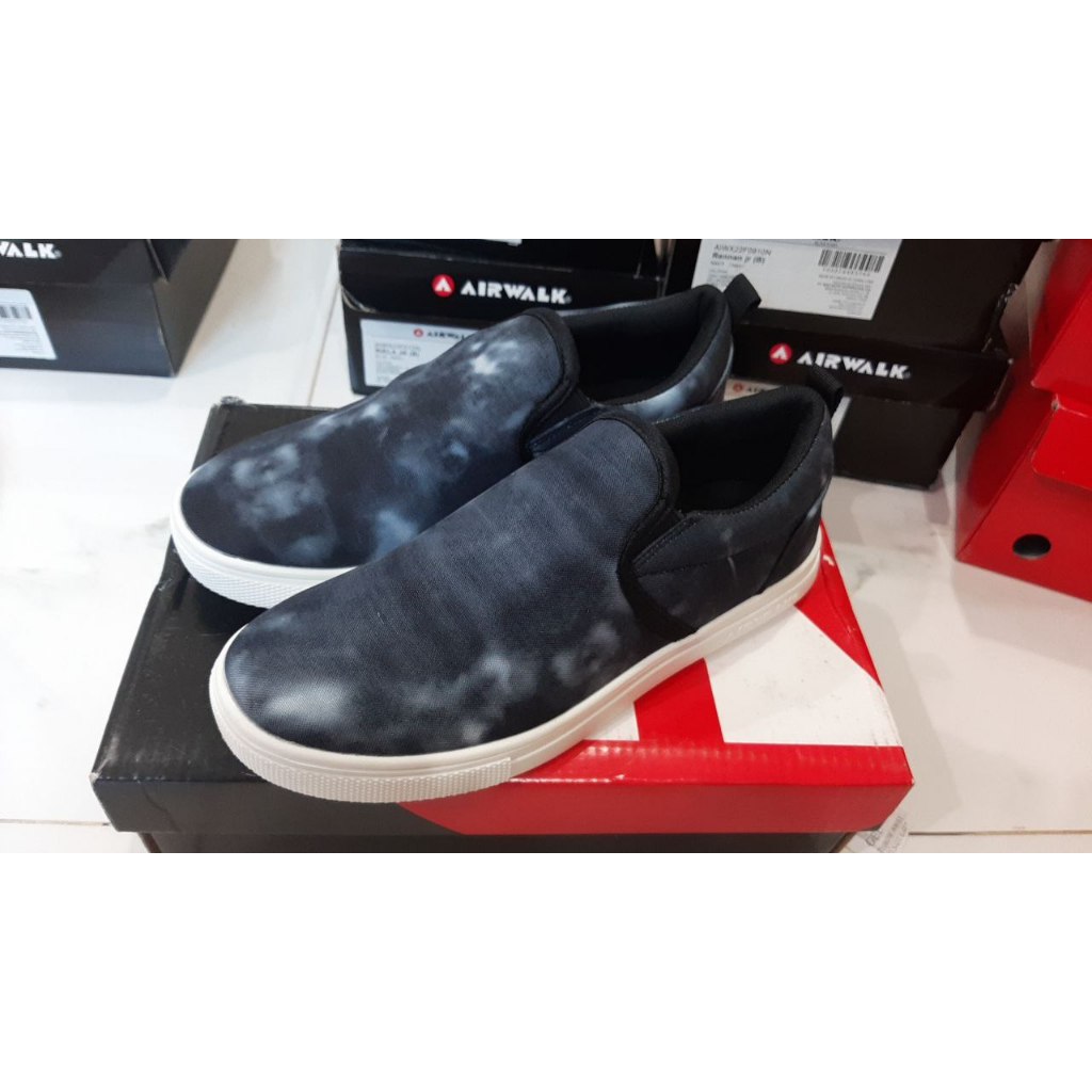 Ready size 30, 31, 32, 33, 34, 35, 36 (DISKON 70-80%) 100% ORIGINAL SPORT STATION BNIB Sepatu Anak A