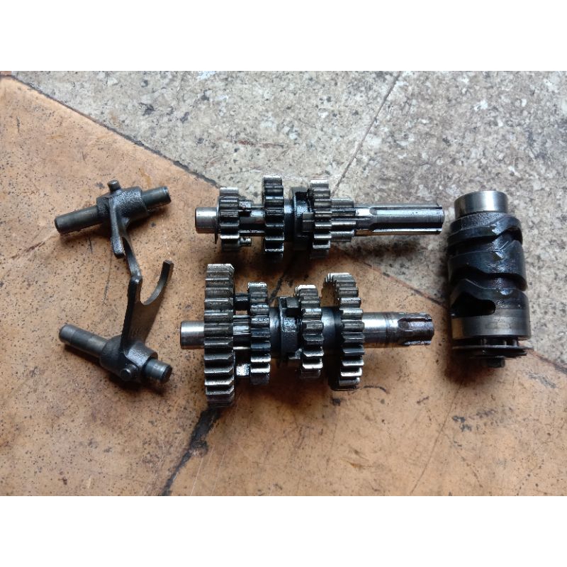 Gigi Rasio Transmisi Set Suzuki RC100 Original