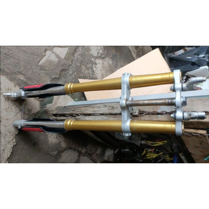 USD CRF 150 L SHOCK DEPAN ORIGINAL COPOTAN MOTOR KONDISI NORMAL