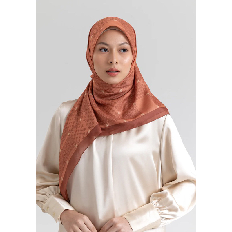 Riamiranda SCARF MONOGRAM 05