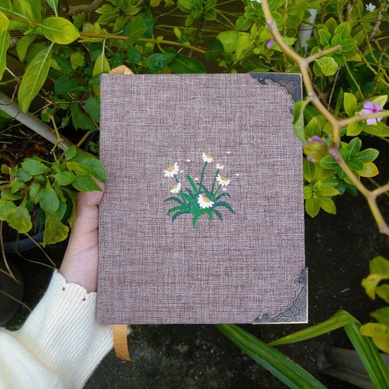 Notebook vintage / buku diary / buku jurnal / buku catatan / buku lukis / buku aesthetic  (Daisy)