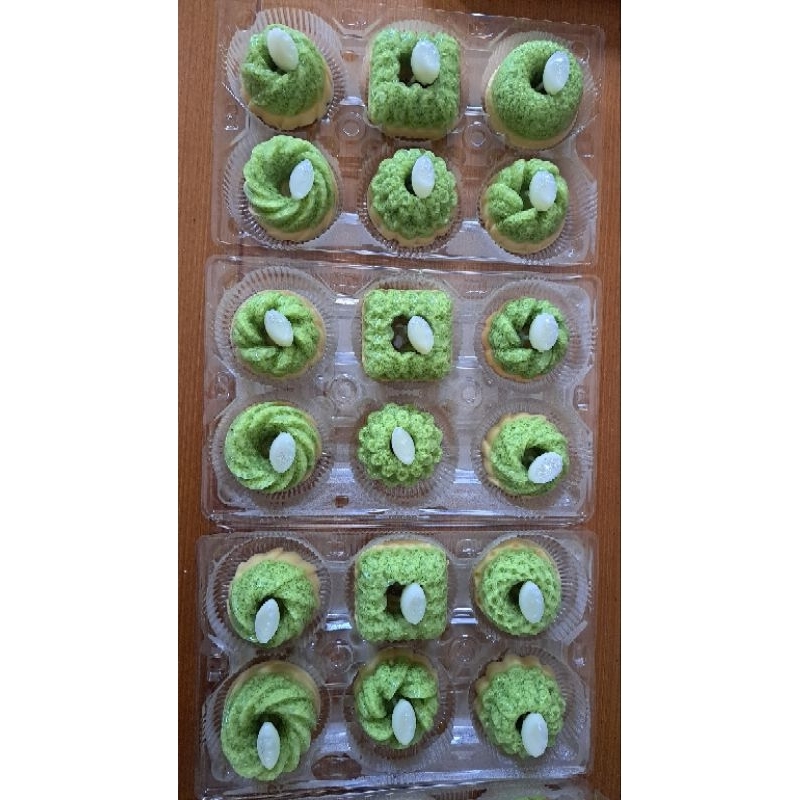 

Premium Mini Pudding Pandan Lumut Mentega dengan Vla Vanilla