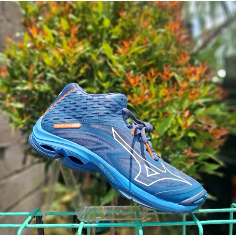 Mizuno wave lightning Z7 mid new original