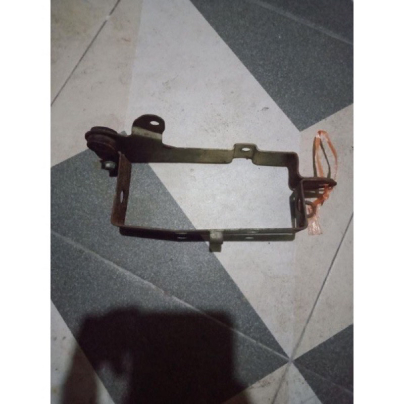 plat besi dudukan pangkon accu aki megapro primus megapro lama original