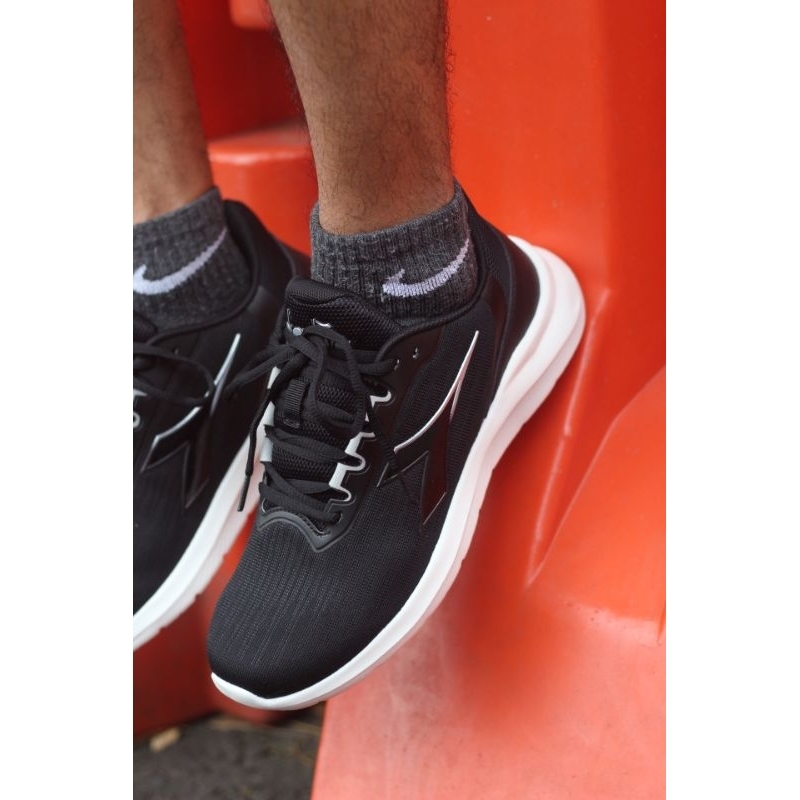 Diadora Hume Original Black White