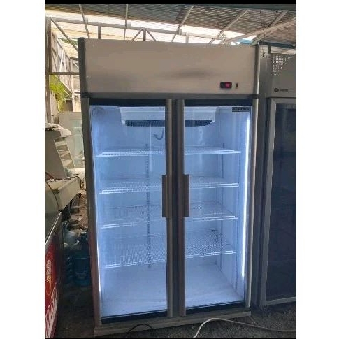 Showcase 2 pintu Aurora bekas