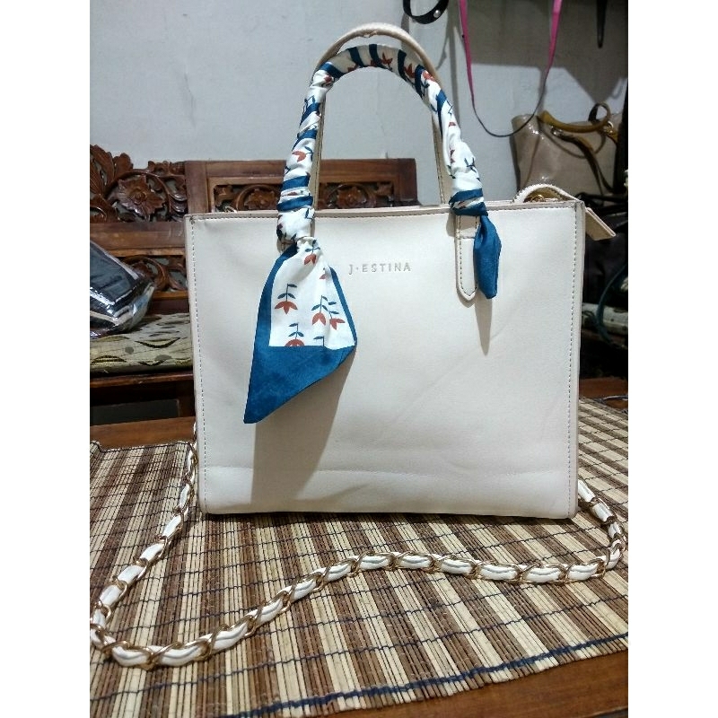 J.estina sling bag leather in white