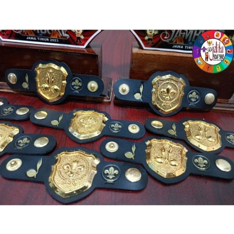 

Ring kacu logam , PENGIKAT KACU, COCOK UNTUK PEMBINA / PENEGAK / PENGGALANG/ SMP / SMA/ UMUM