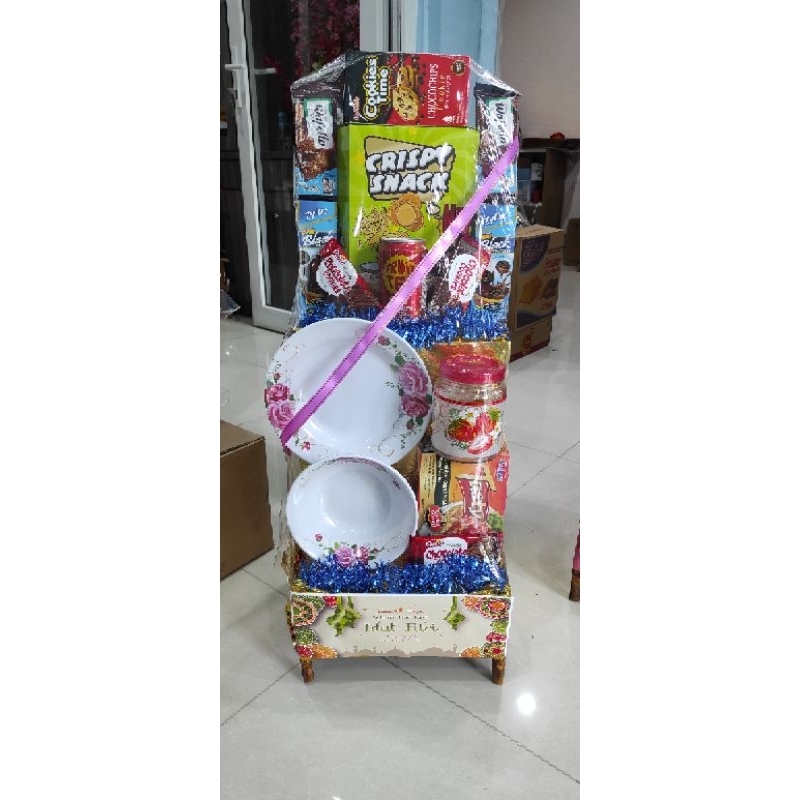 

parcel lebaran Snack dan piring
