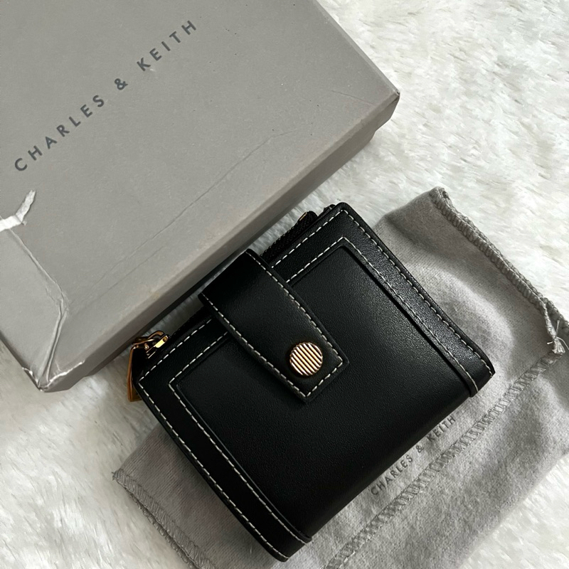 Dompet Charles and Keith Bronte Stitch-Trim Short Wallet / Dompet Charles & Keith Preloved Original 
