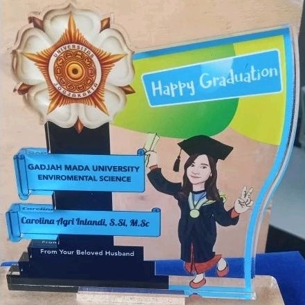 Plakat akrilik, plakat custom, kado wisuda, plakat murah, plakat unik, plakat wisuda custom, plakat 