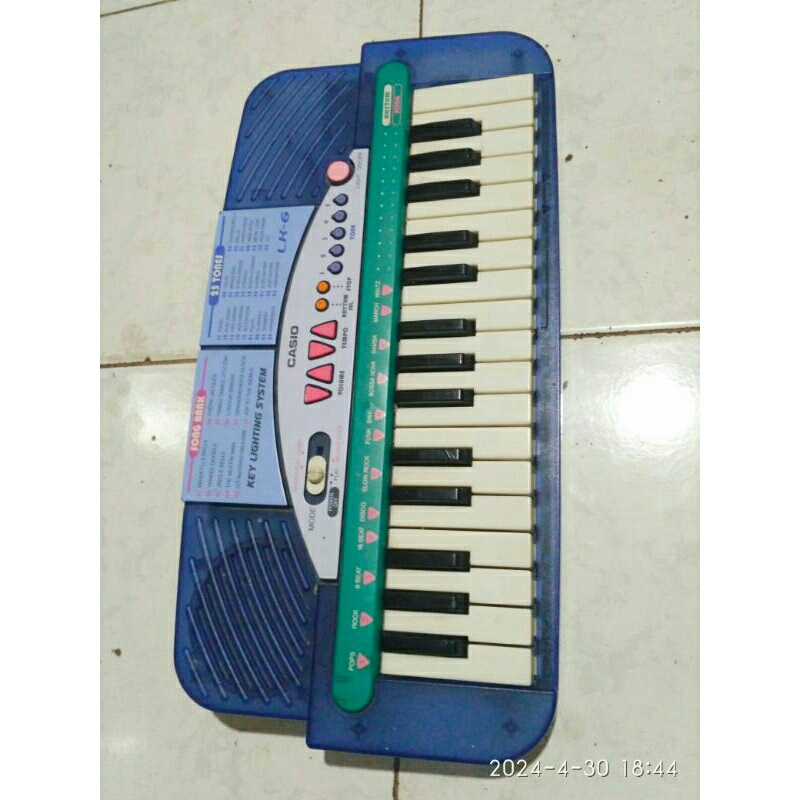 keyboard/piano Casio lk6, second normal