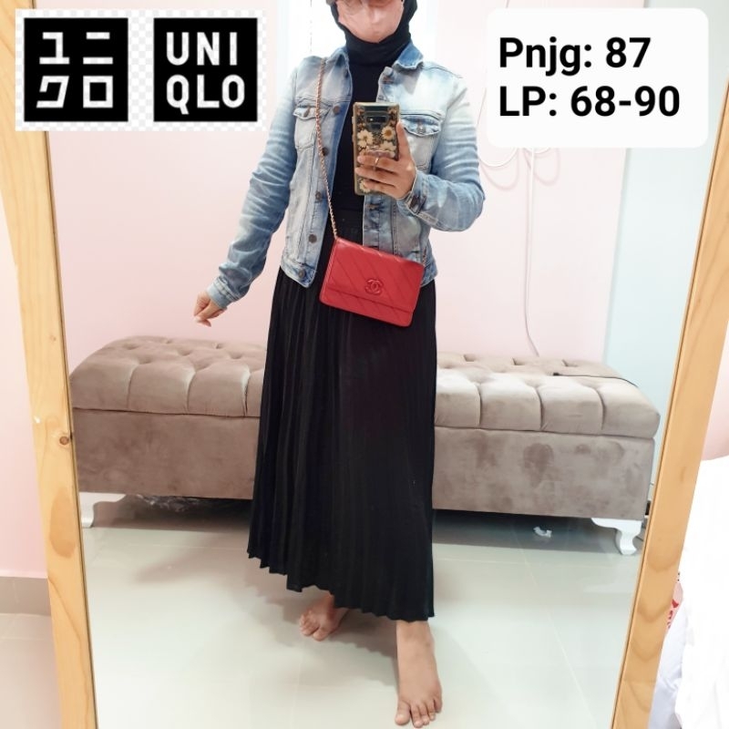 UNIQLO Rok Skirt Hitam Plisket Sifon Wanita