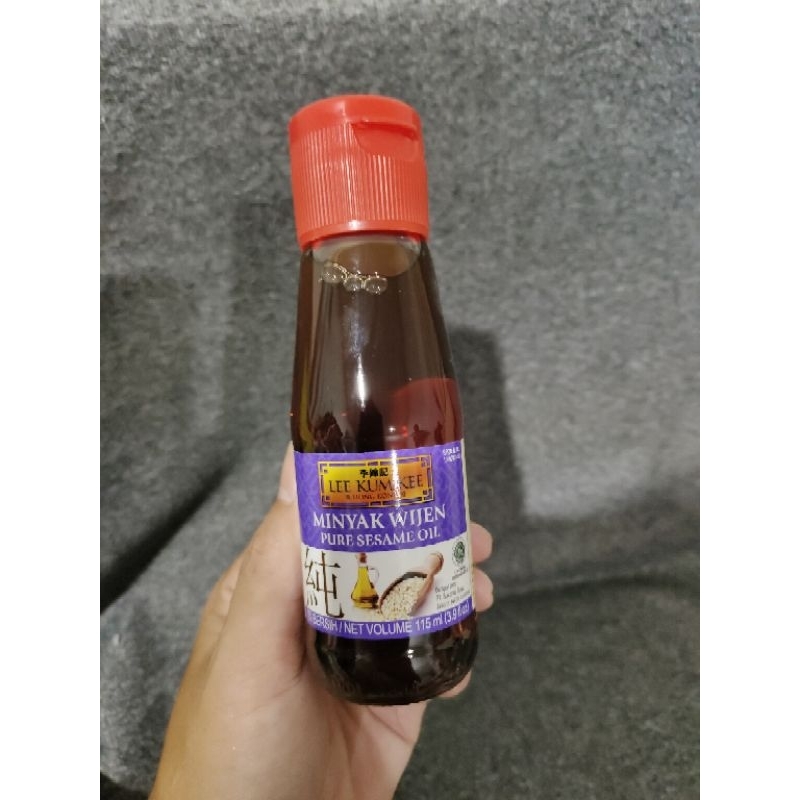 

Lee Kum Kee Pure Sesame Oil/ Minyak Wijen Lee Kum Kee 115ml