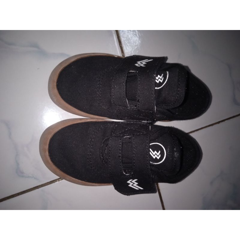 Preloved Geoff Max Sepatu Anak Ethan Kids Black Gum