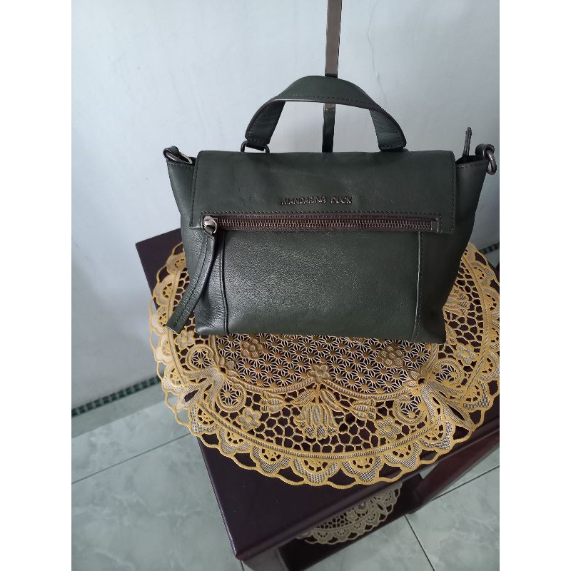 Mandarina Duck, tas mewah, model simpel, elegan.soft genuine leather. size small. warna hijau emeral