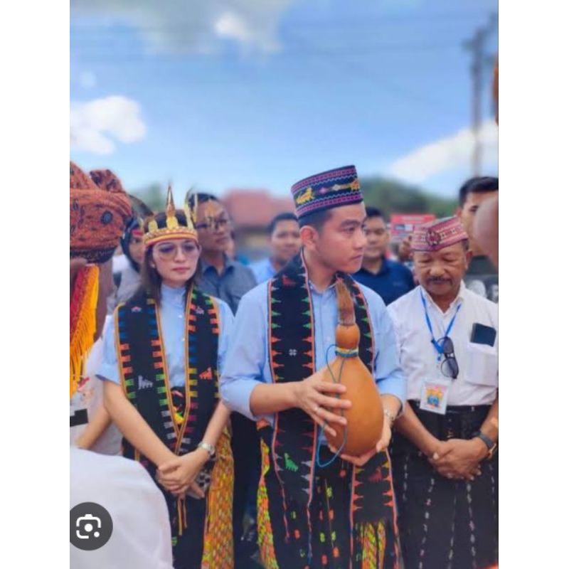 Baju Adat Manggarai Perempuan Khas Labuan Bajo