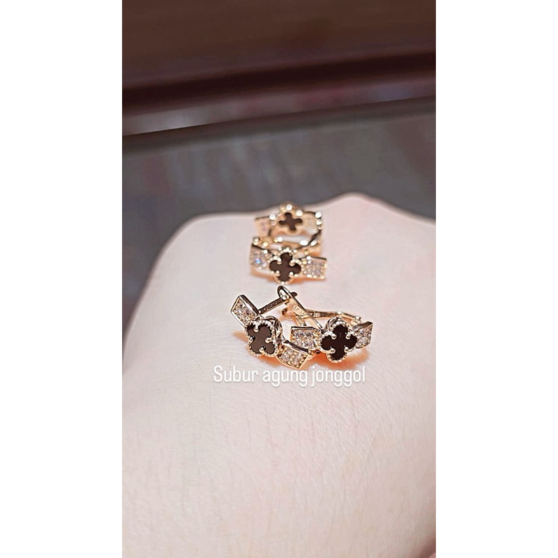 Anting jepit bunga hitam listring 6k
