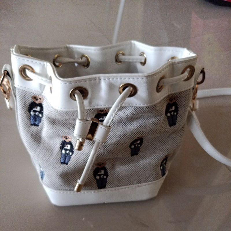 Ttwn Bear serut sling bag preloved