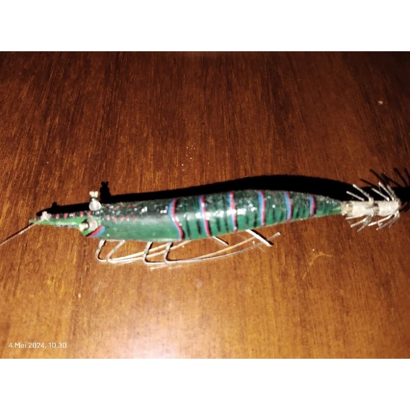 umpan pancing cumi-cumi dari kayu