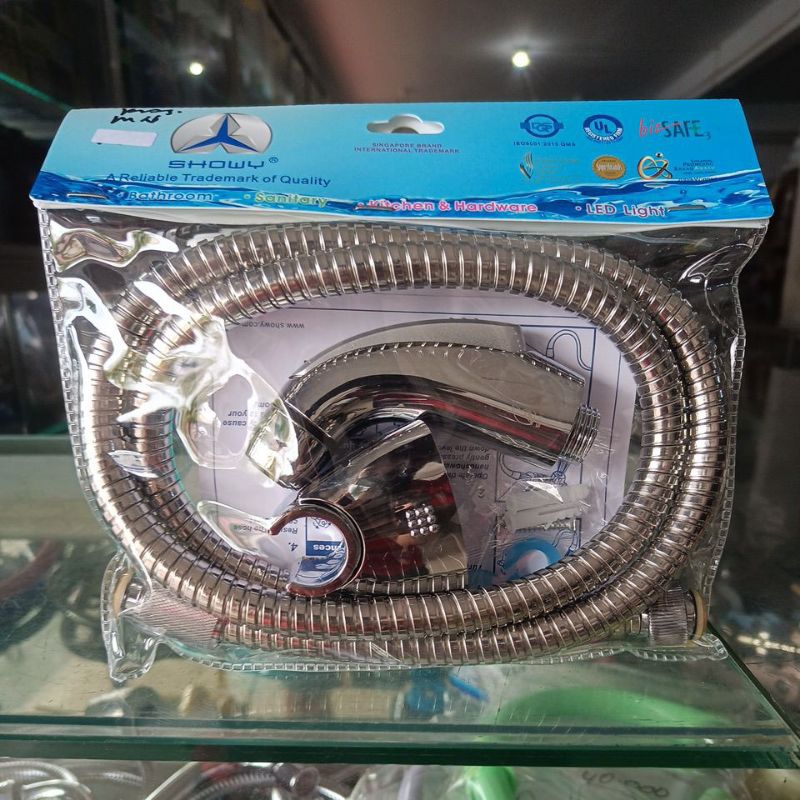 Kran cebok merek showy