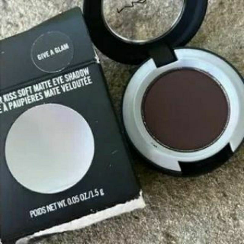 preloved Mac eyeshadow give a glam