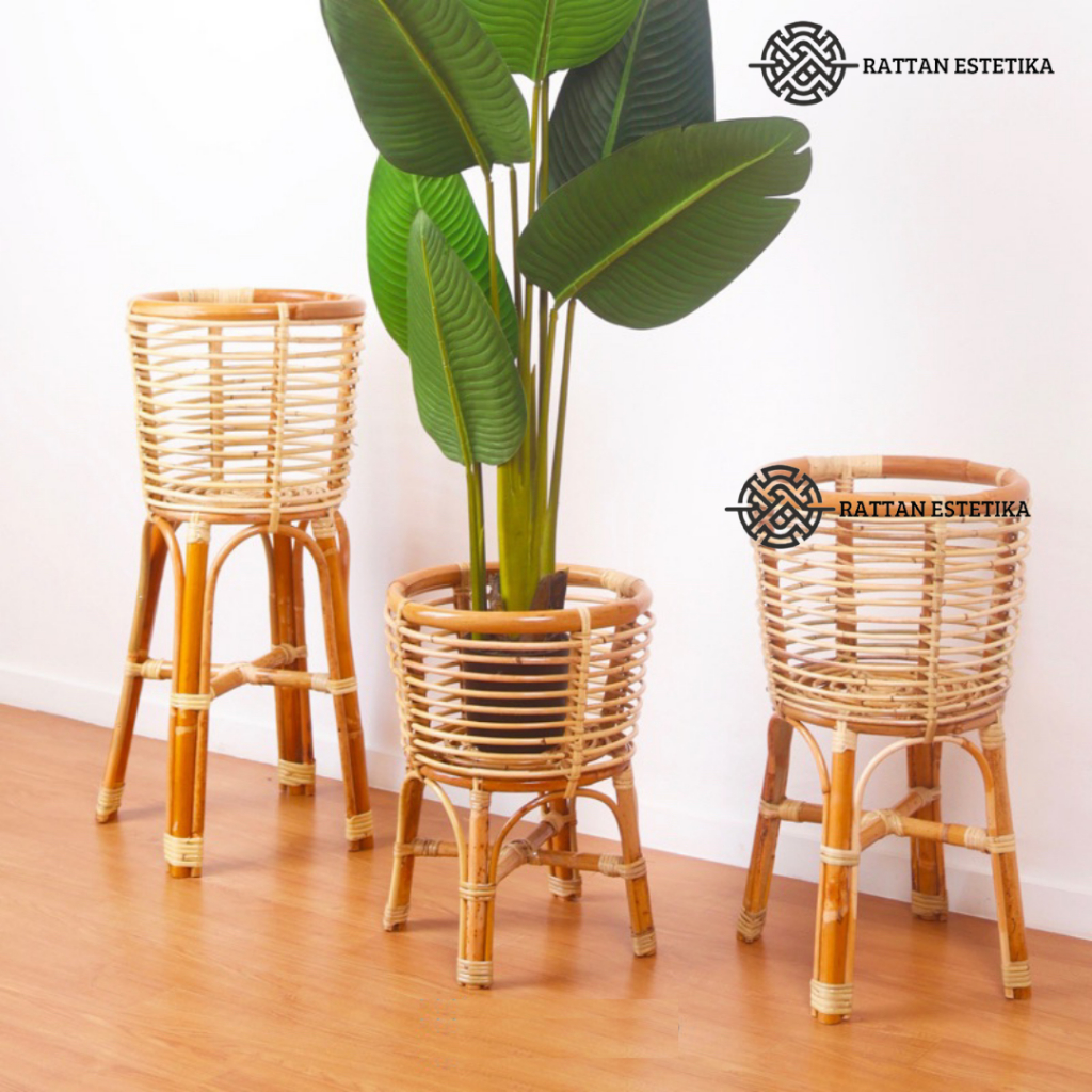 Standing Pot Rotan Natural Finishing Mengkilap / Tempat Bunga Dekorasi Studio Foto Sudut Ruangan