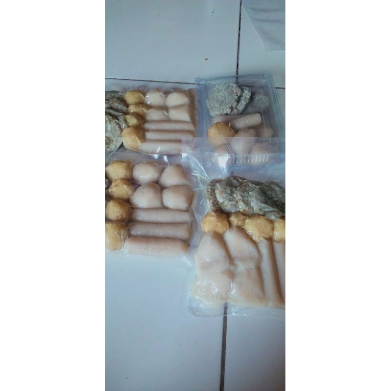 

pempek campur ikan tengiri isi 15