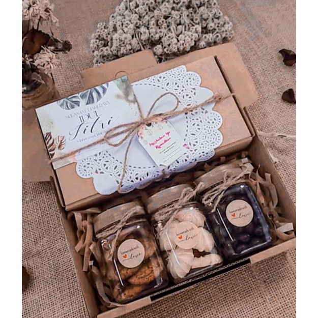 

More Info Here HAMPERS KUE MINIMALIS KEMASAN JARgift natal ramadhanIMLEKgiftboxkado ulang tahungraduation