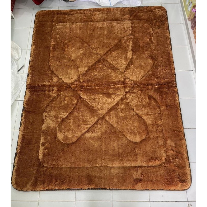 ambal bulu-bulu lembut dan halus