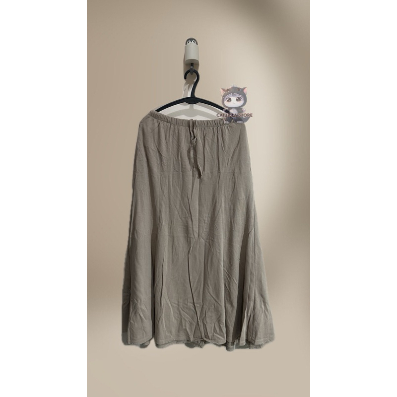 Preloved UNIQLO SKIRT (ROK Uniqlo Cream)