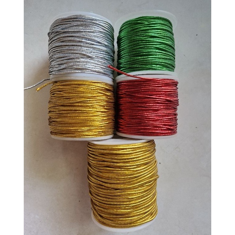 

ART O43N 4m 5m tali elastis silver tali elastis gold Tali elastis merah tali elastis hijau tali hangtag tali serbaguna tali premium gold Tali emas tali silver Tali souvenir Tali hias box hamper tali hias karet elastis tali natal tali lebaran tali iml