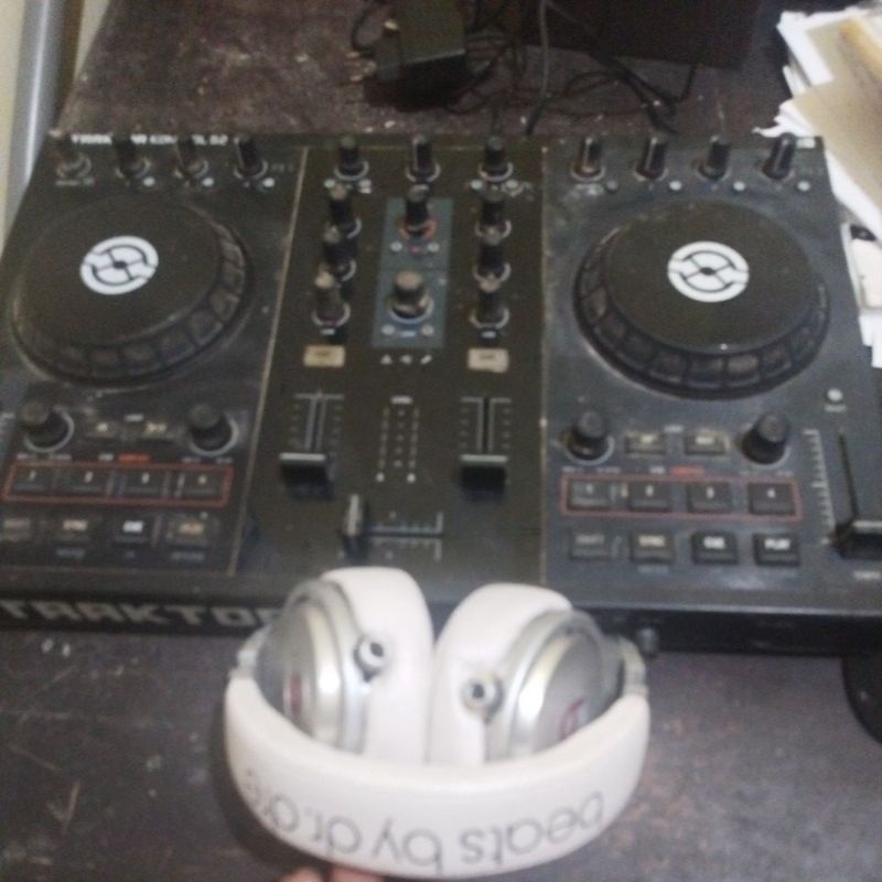 alat DJ TRAKTOR s2