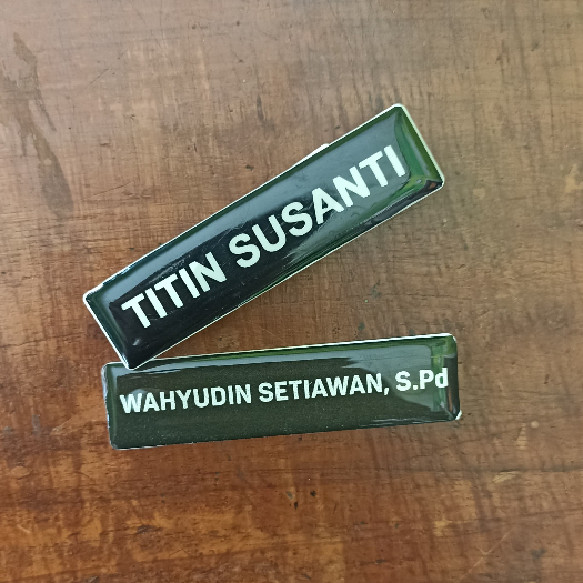 

Nametag Resin Peniti Magnet