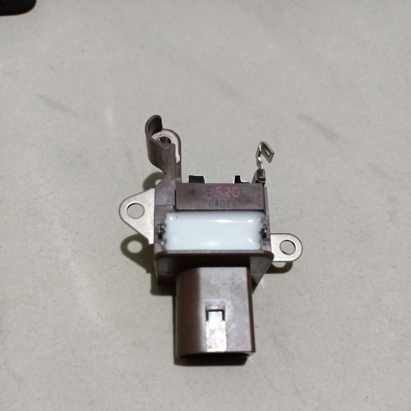 IC regulator altenator dinamo ampere Toyota Innova Fortuner Vios Yaris Original