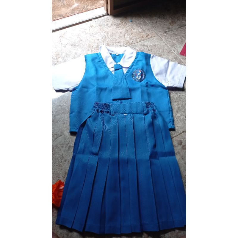 SERAGAM OLAHRAGA SEKOLAH