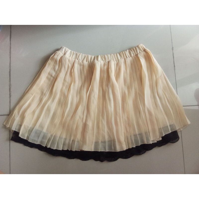 Rok Tutu Hiasan Renda Hitam (PRELOVED)