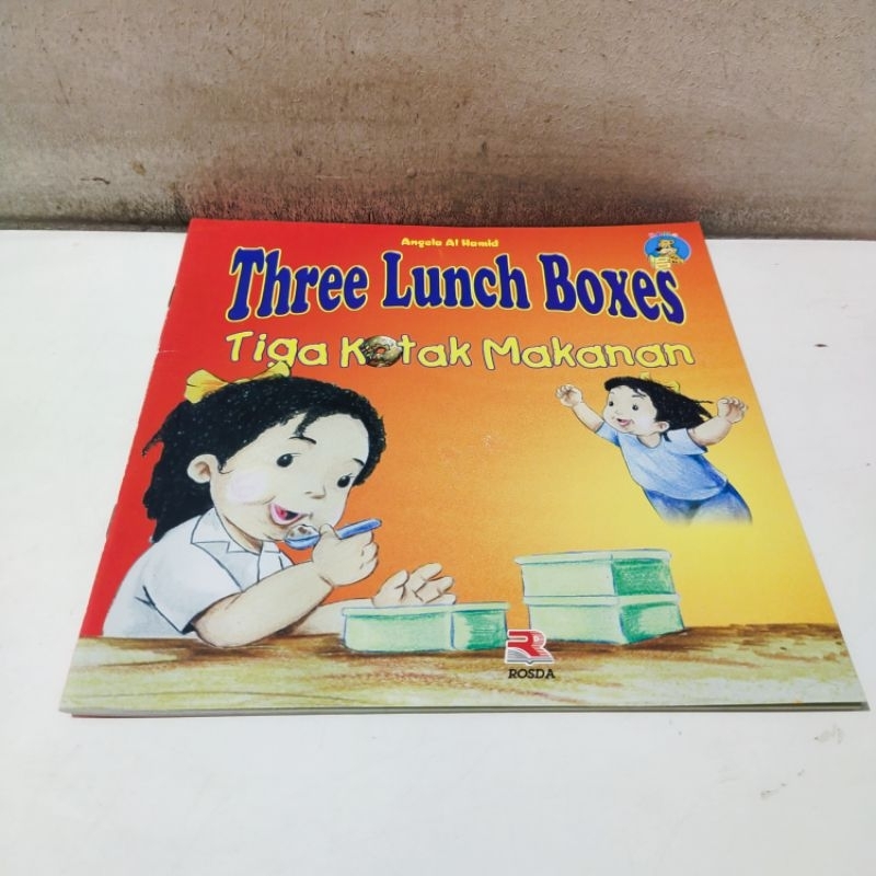 Buku Three Lunch Boxes - Tiga Kotak Makanan (2 Bahasa Bilingual)