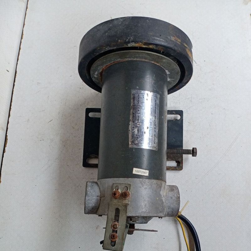 DC PERMANENT MAGNET MOTOR-  MODEL 80ZYTP3F.   180 VDC.   1 HP.     4400 RPM.   8,4 AMPERS.