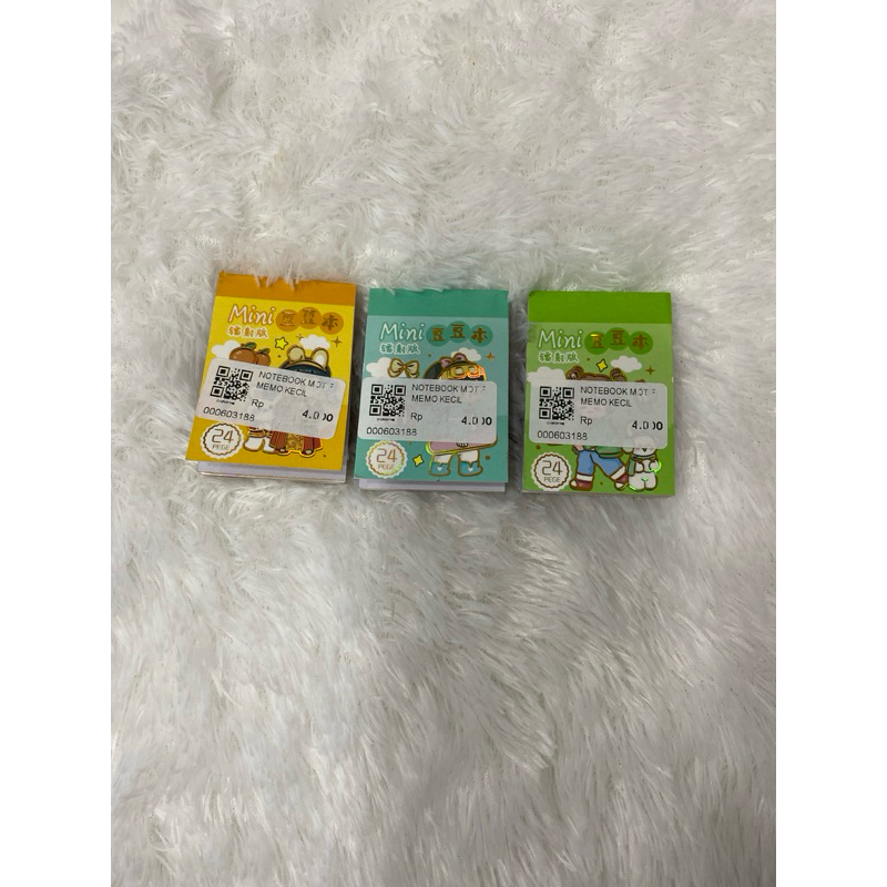 

Notebook motif momo kecil