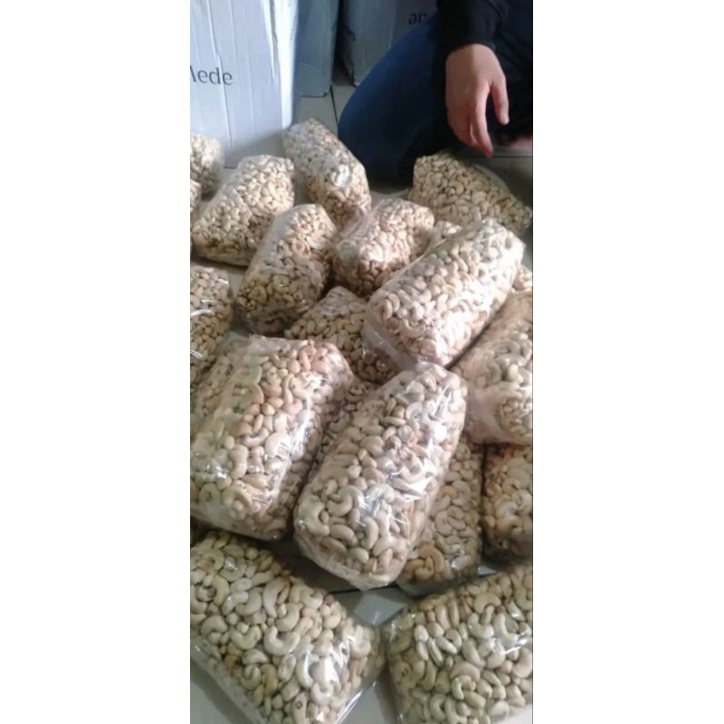 

kacang mede utuhan super 1kg