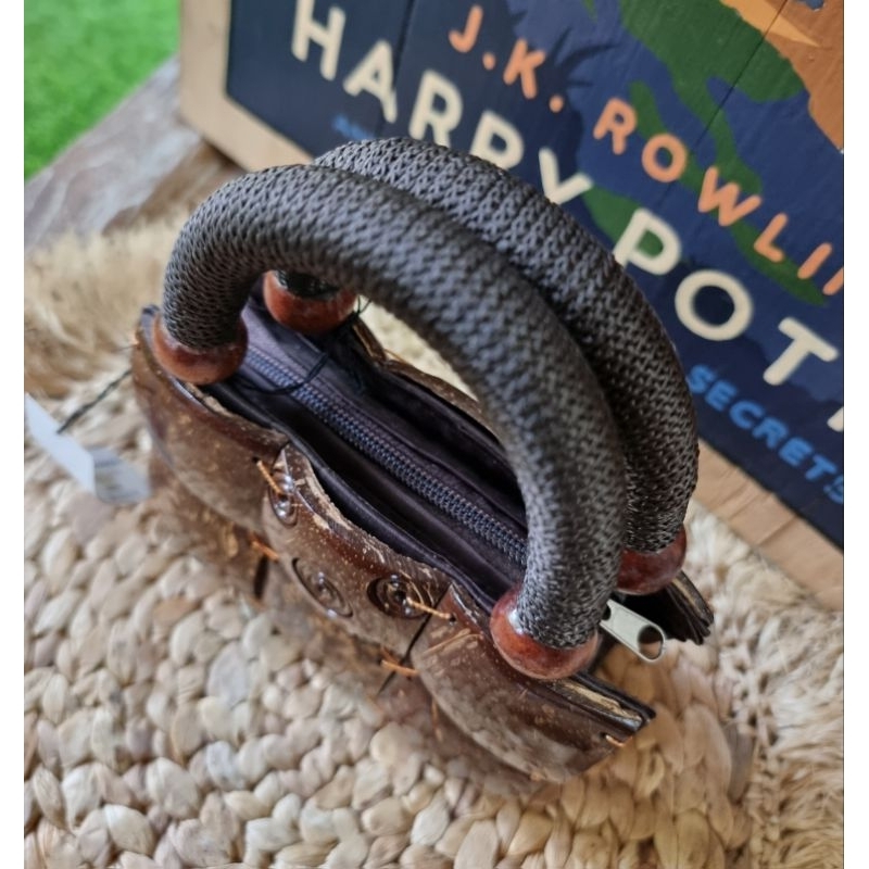 Tas Tangan Mini Bahan Batok Kelapa 2 variasi Wanita