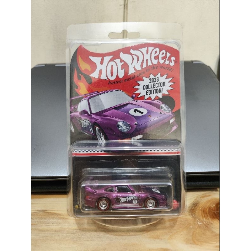 Hot Wheels 2023 Collector Edition - Porsche 993 GT2 Ungu Purple